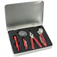Набор инструментов: мультиинструмент-пассатижи, фонарик, компас, ключгаечный, нож с 5 лезвиями, красный